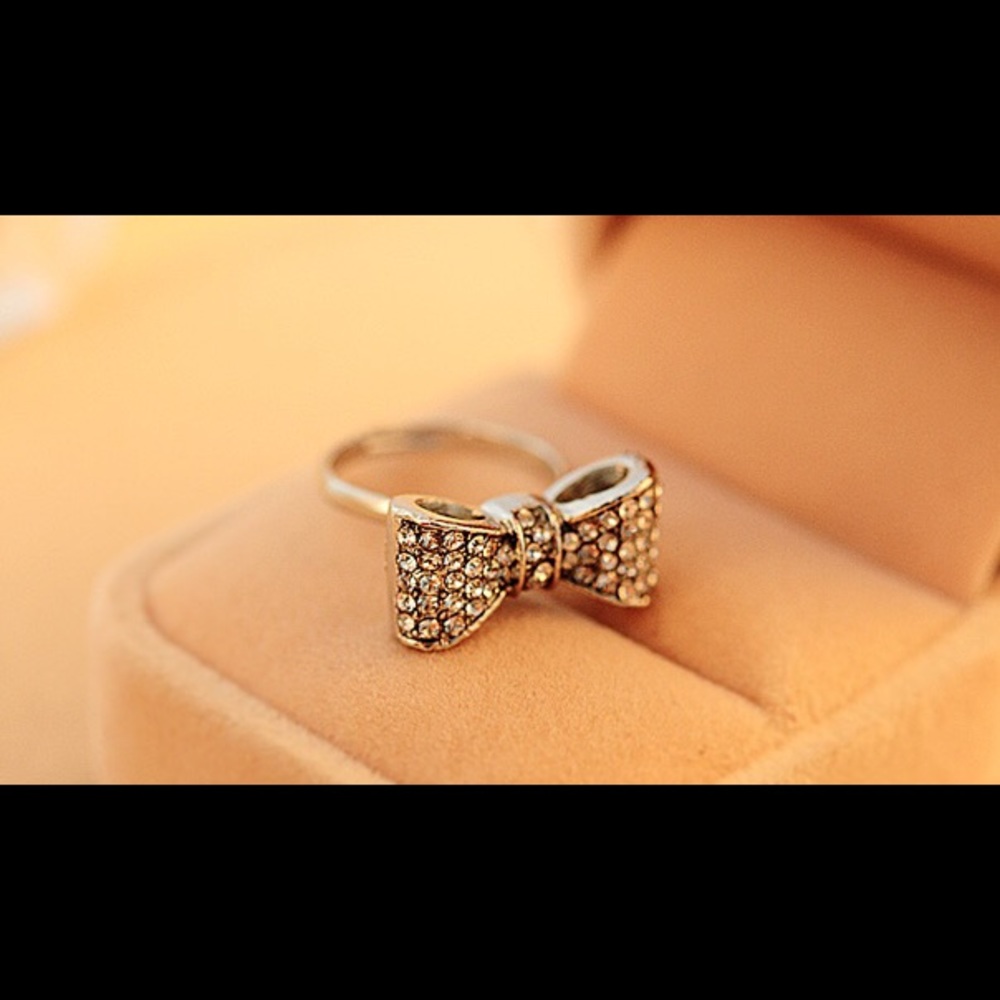 Gold Rhinestone Bow Ring Size 6